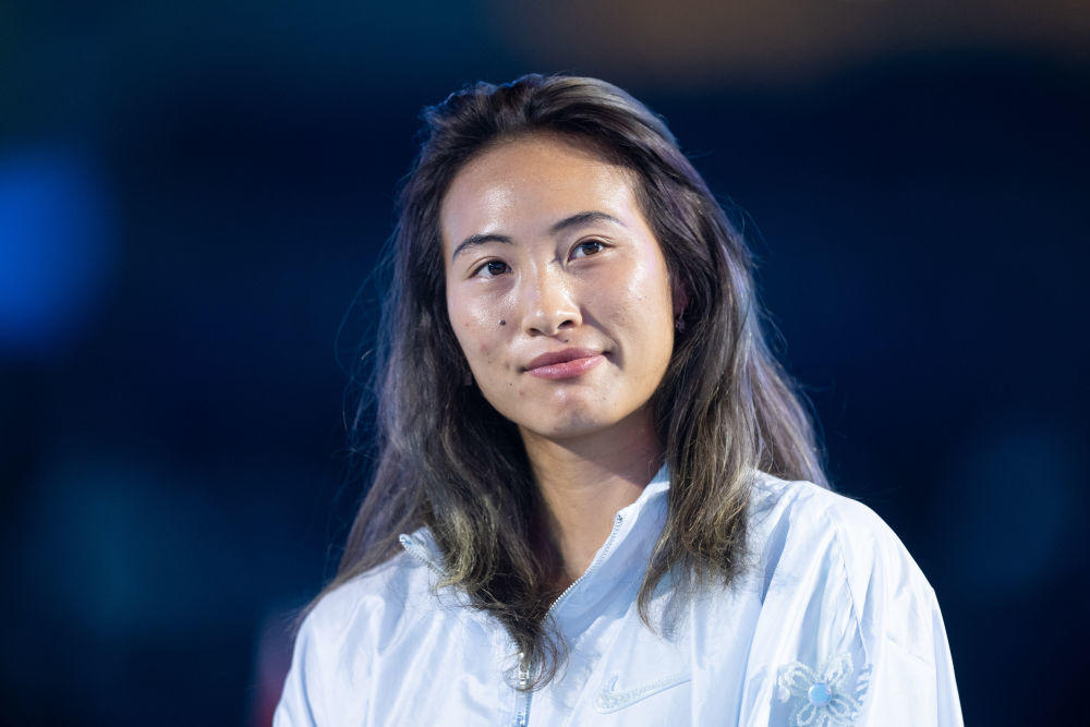 【快评丨】作为继李娜之后中国网球界的又一标志性人物，郑钦文一直备受瞩目。此前，在