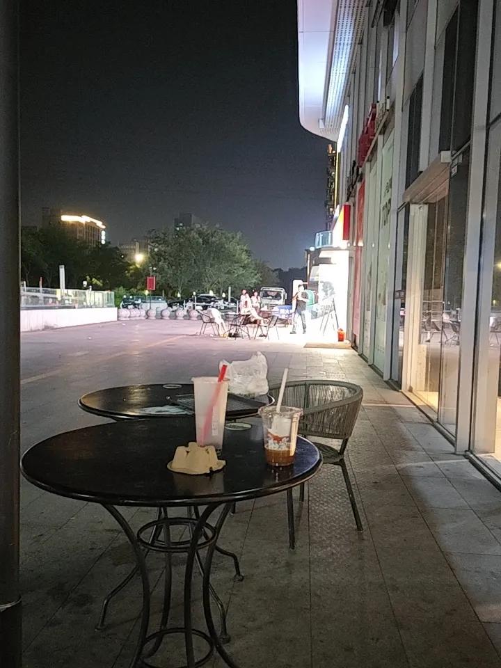 养生最大误区：中年拼命补，却忽略最关键两件事
 
人到中年，很多人陷入养生怪圈。