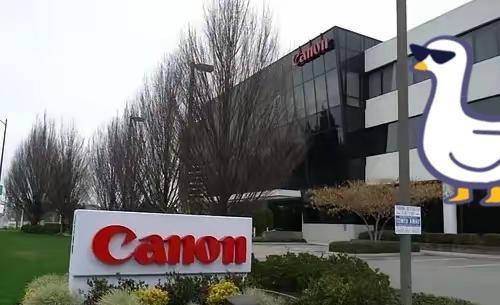 三星、东芝走了，把生产线搬去了越南。阿迪耐克也走了，将工厂搬到了越南，现在就连佳