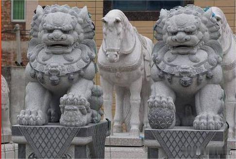 中国古代又没有狮子，为什么从南到北都是石狮子守门呢？


中国的土地上，从威严的