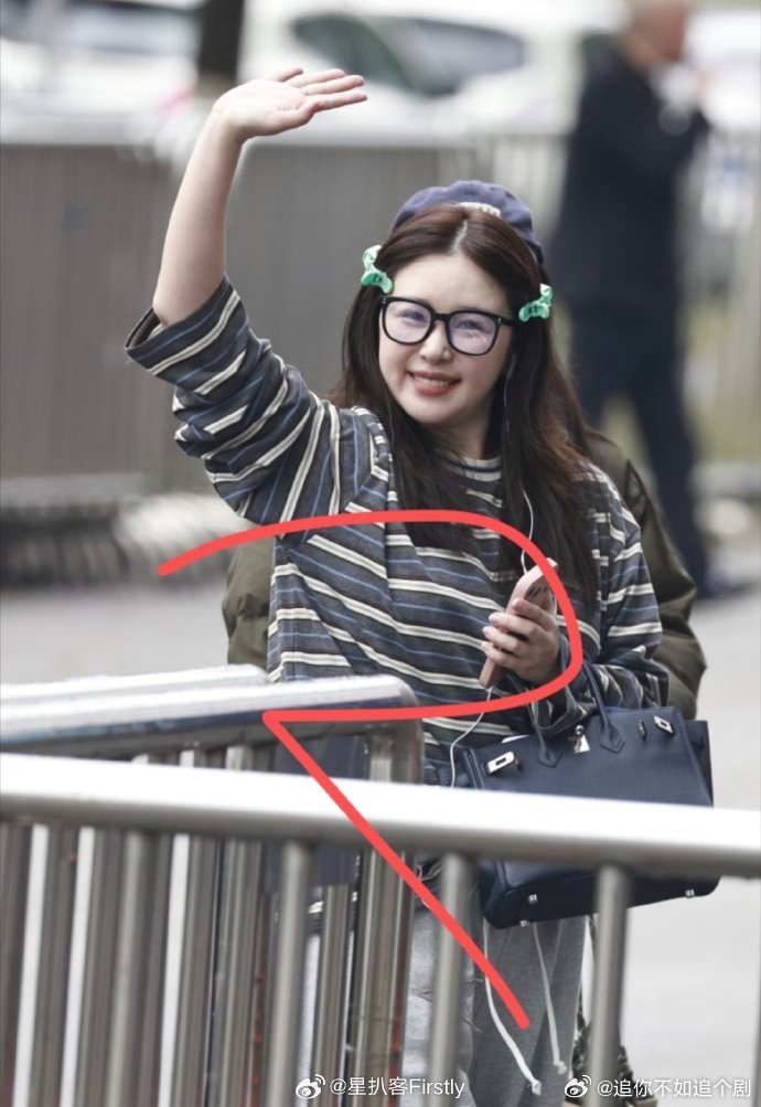 浪姐7路透姐姐们上班路透一波接一波，私服都好接地气，阚清子这可爱小模样越看越喜欢