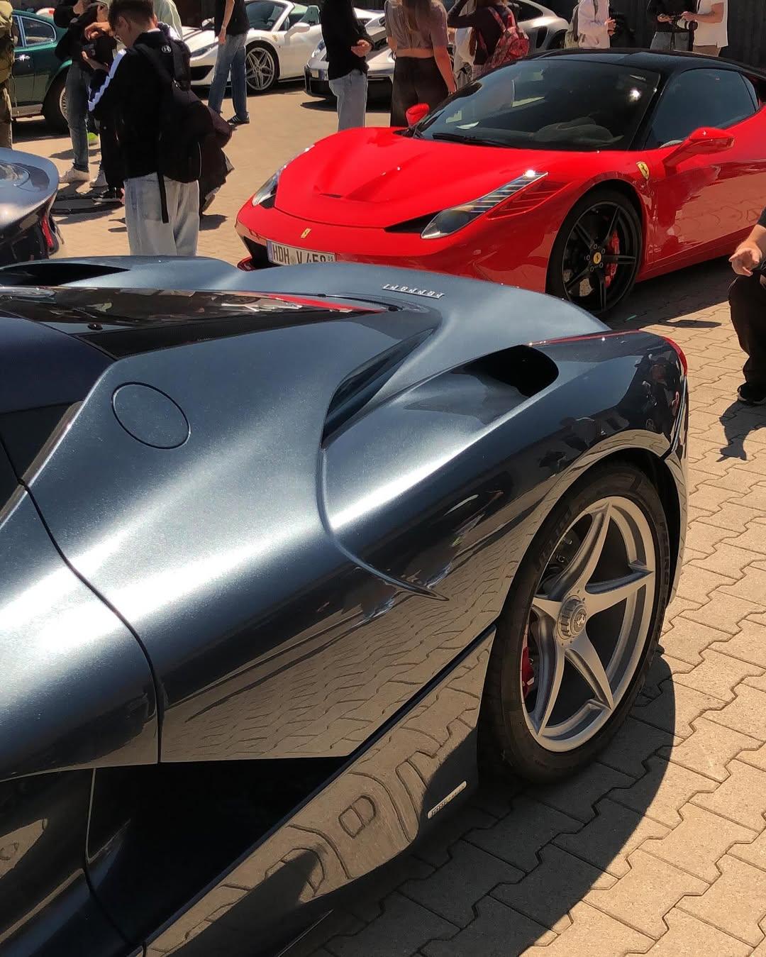 “灰姑娘脱一只鞋就找到真爱，你脱光了都没被公开”