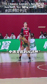 中国女篮的这段视频在国外爆火了，张子宇和刘禹彤轮番上场搅乱内线，国外球迷直呼这是