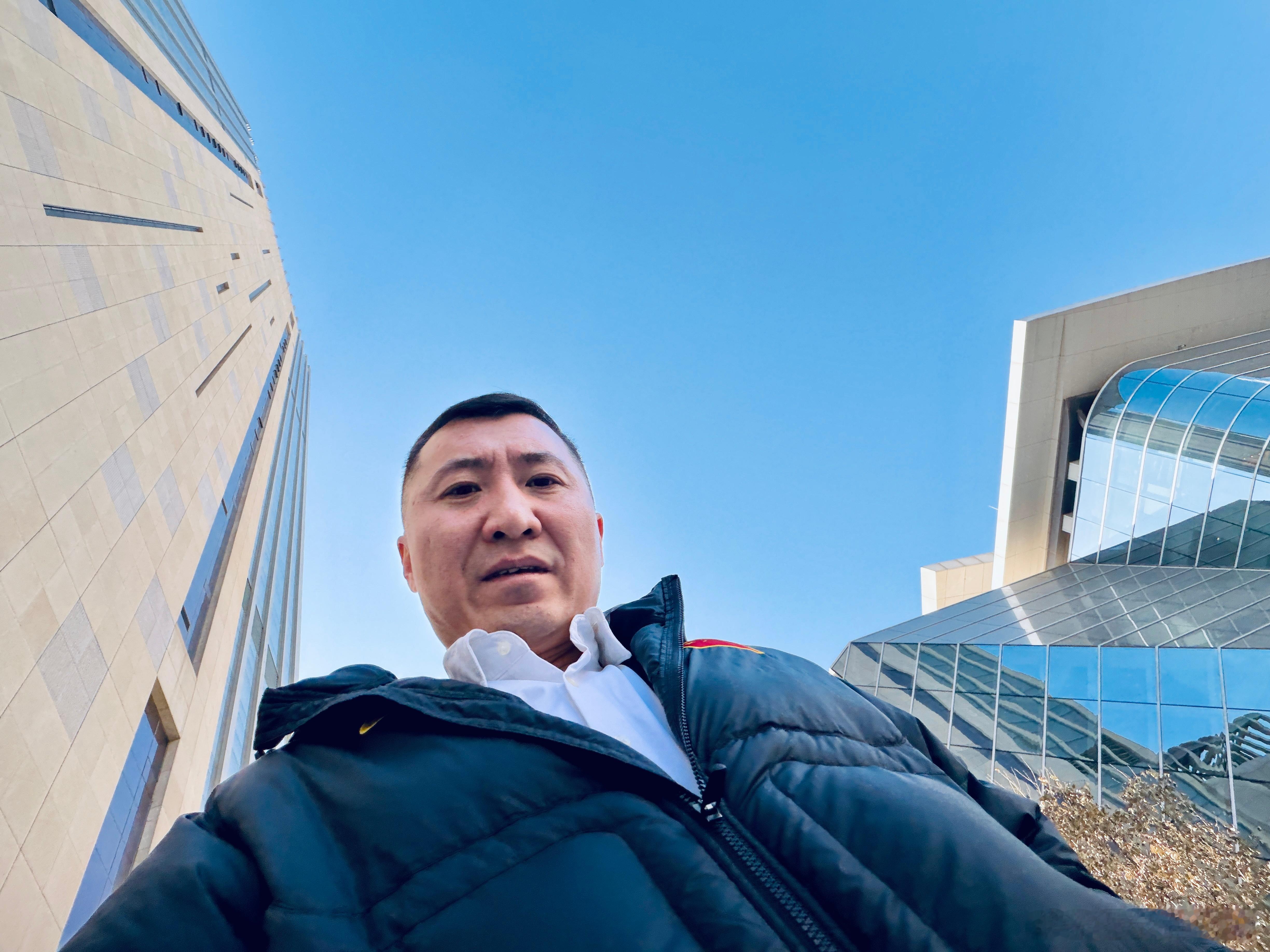 专注于事情本身，便不容易被多余的情绪裹挟，姿态自然会变得大方从容。好梦~~~ 