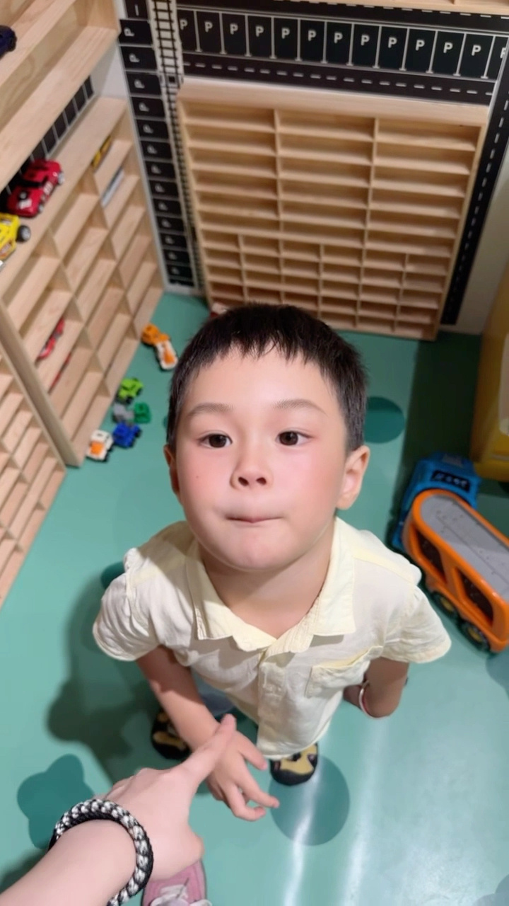 现在已经人见人说胖了 