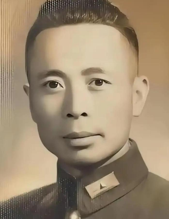 1959年，被关11年的国民党军长郑庭笈被特赦，夜里突然被叫去见首长，他心里忐忑