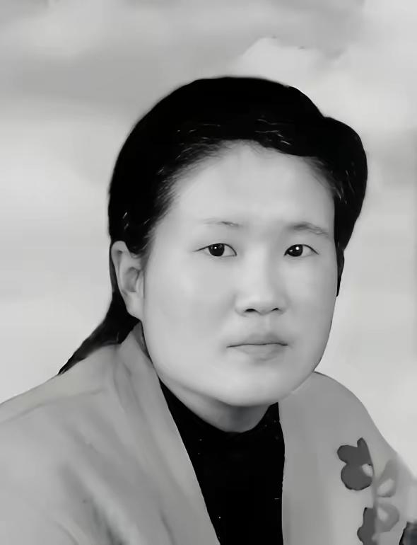 1997年，甘肃长庆油田27岁女工罗玉娥发现有人盗窃输油钢管，她追出计量站后再也