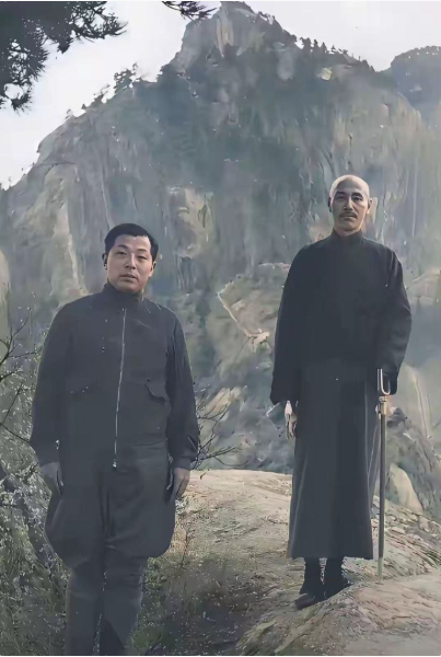 蒋介石这张照片真是人景合一，色调和谐，太好看了！ 