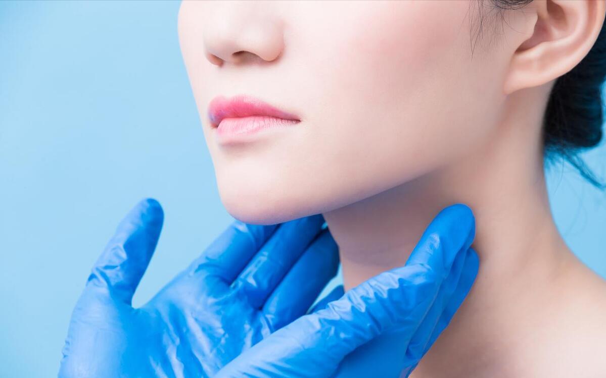 12岁女孩脖子长“疙瘩”，手术证实甲状腺癌，为什么这么小就患癌
今天看新闻浙江一