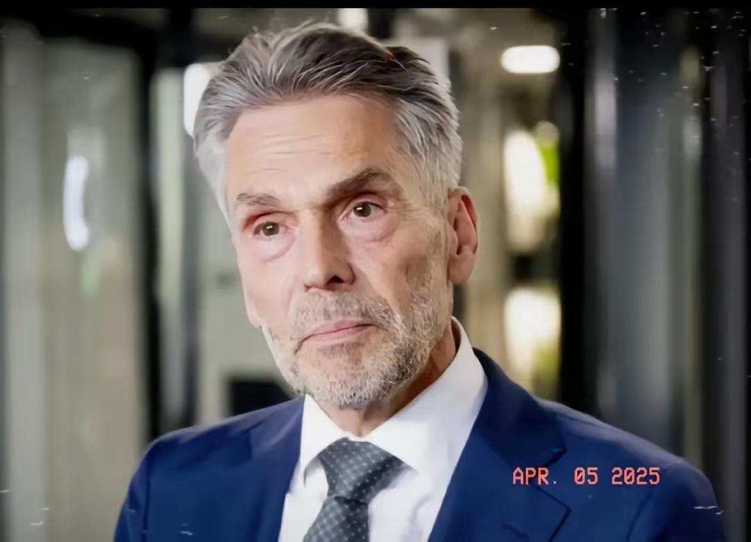 信号非常明确：不再退让，不再手软！当荷兰执意将光刻机变成配合美国打压中国的武器时