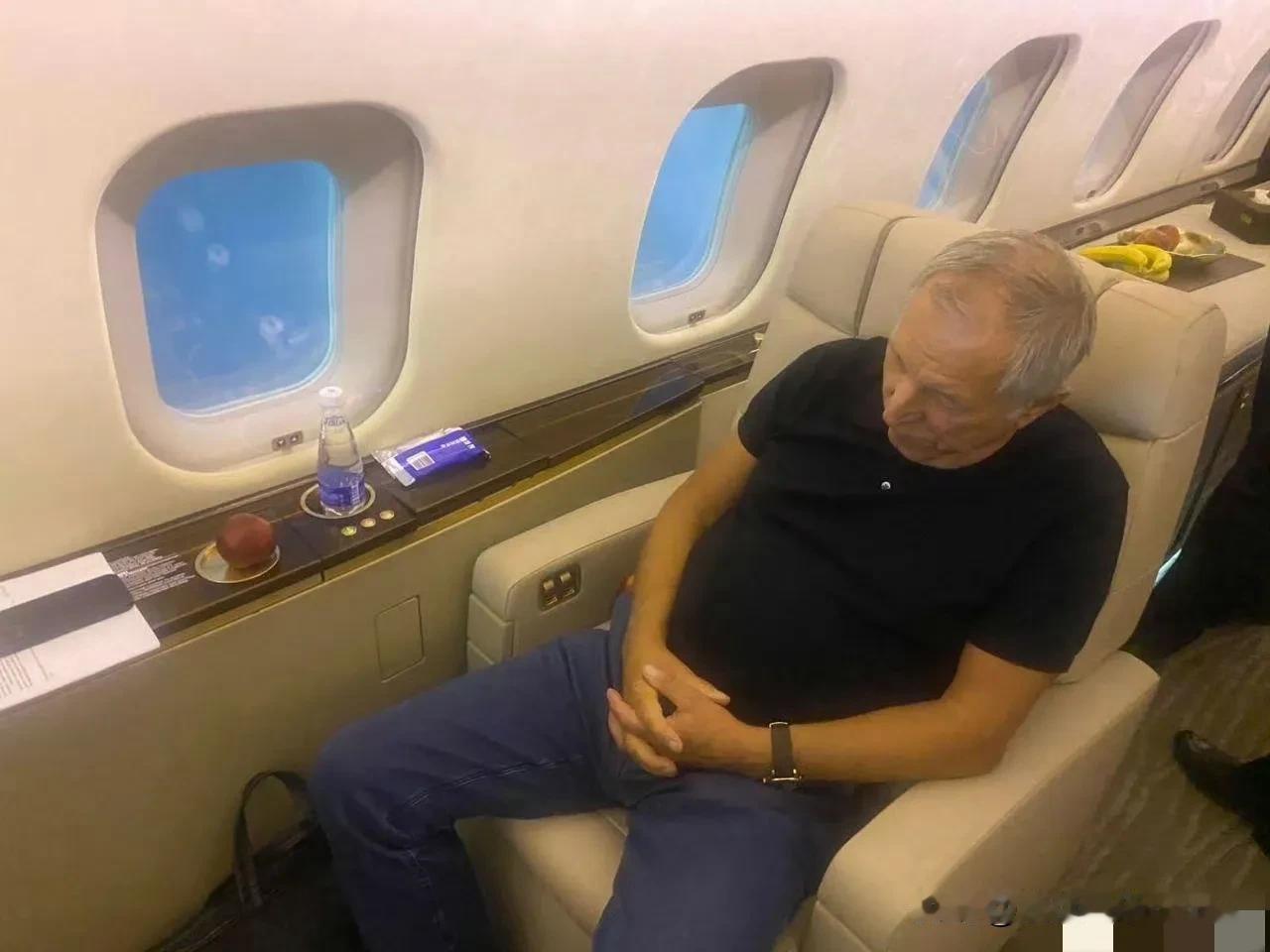‼️ 想跑路？[捂脸]

  俄罗斯富豪，最大私人金矿公司的董事长“斯特鲁科夫”