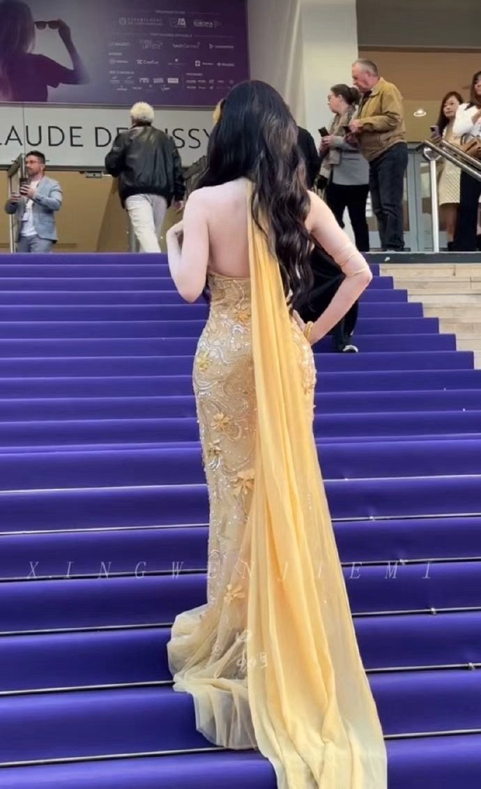 虞书欣鎏金女神虞书欣金缕织梦 虞书欣鎏金女神，虞书欣金缕织梦，谁懂这套鎏金裙好泰