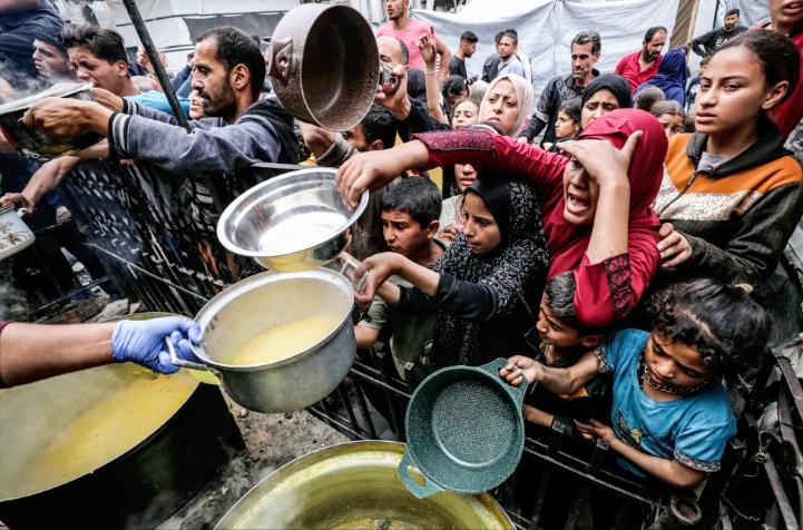 加沙的情况真的太让人揪心了，英法等十个国家的外长一起站出来发了联合声明，以色列得