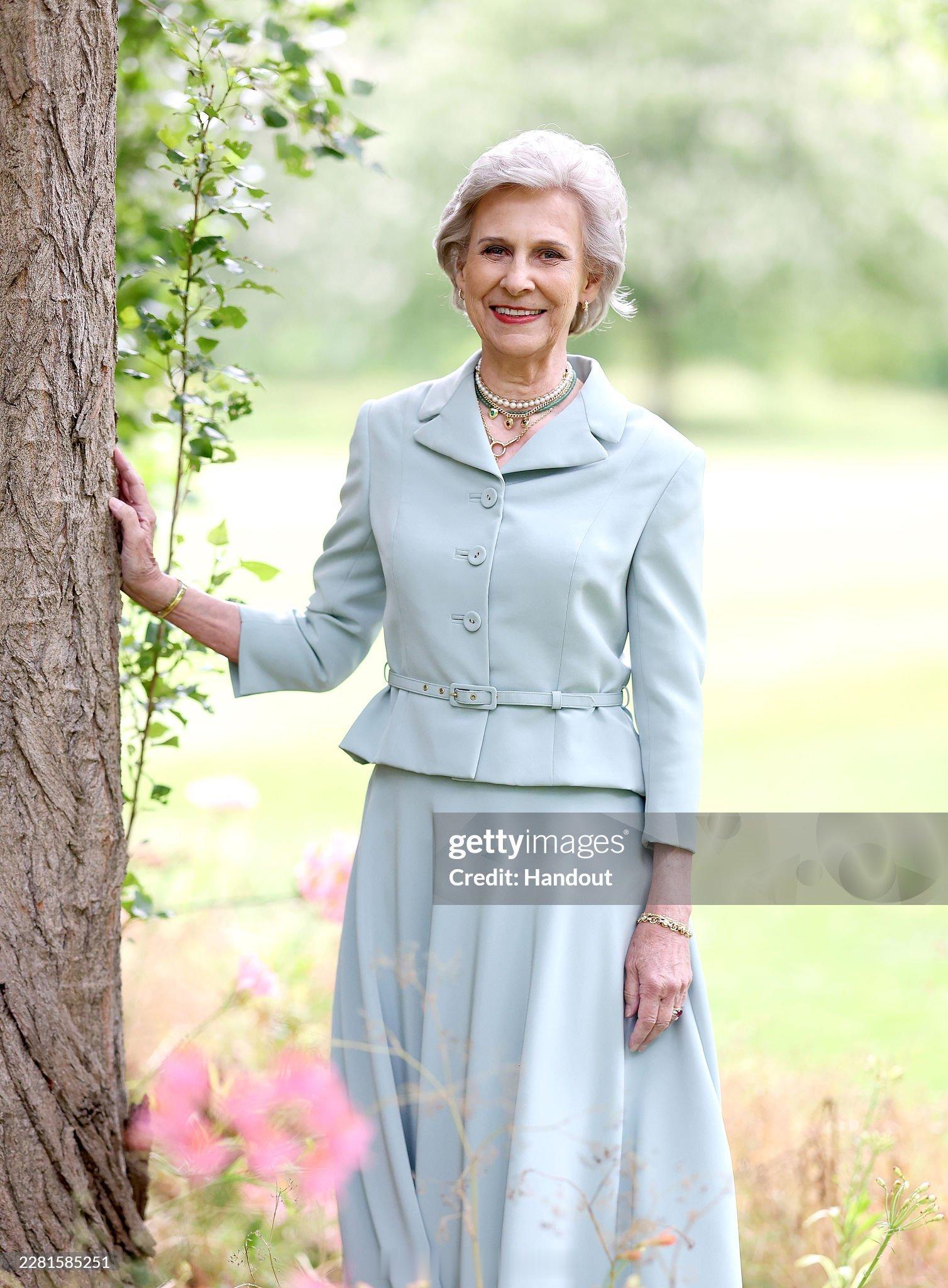 6.20 英国格罗斯特公爵夫人布尔吉特庆祝80岁生日，她真不显年龄啊 
