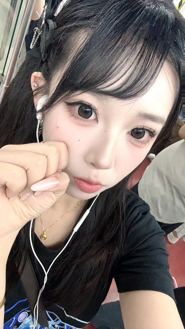 上班太久了，有点子不会化妆了 