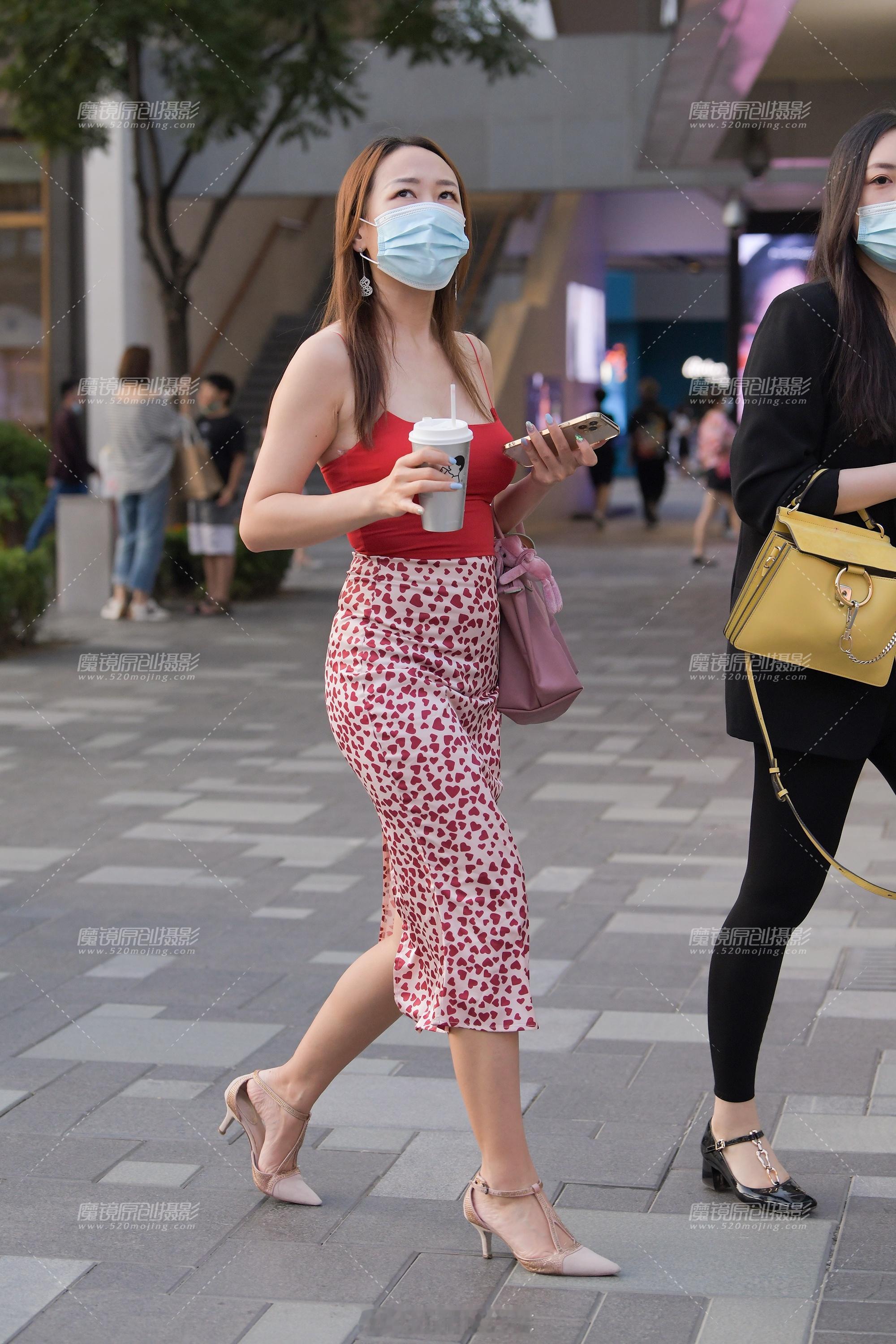 为什么小城市穿的一个比一个严实穿搭跟城市的大小没关系吧？ 