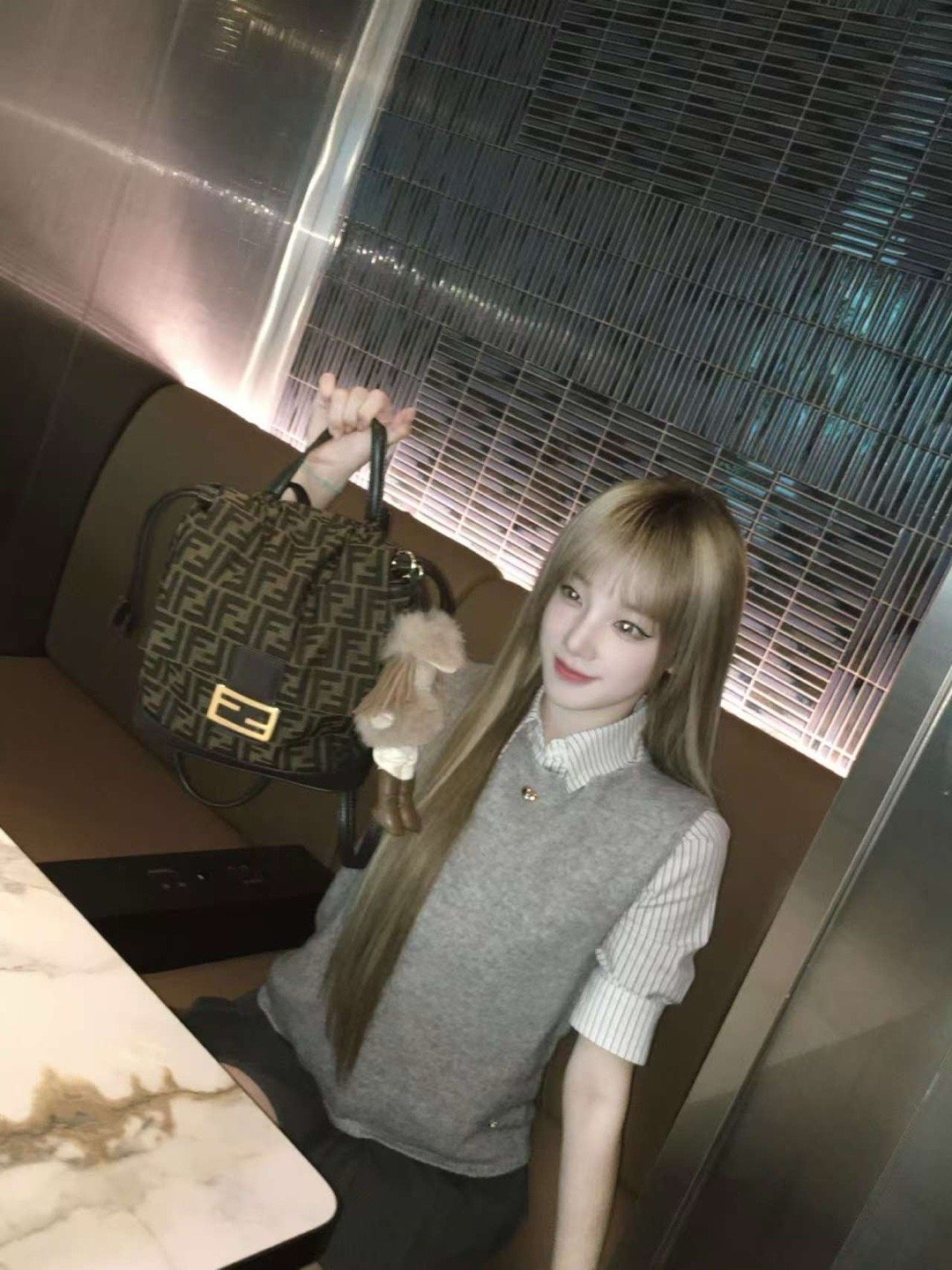 宋雨琦艺术系学姐宋雨琦千金风宋雨琦千金风，完全是艺术系学姐，[挤眼][挤眼] ​