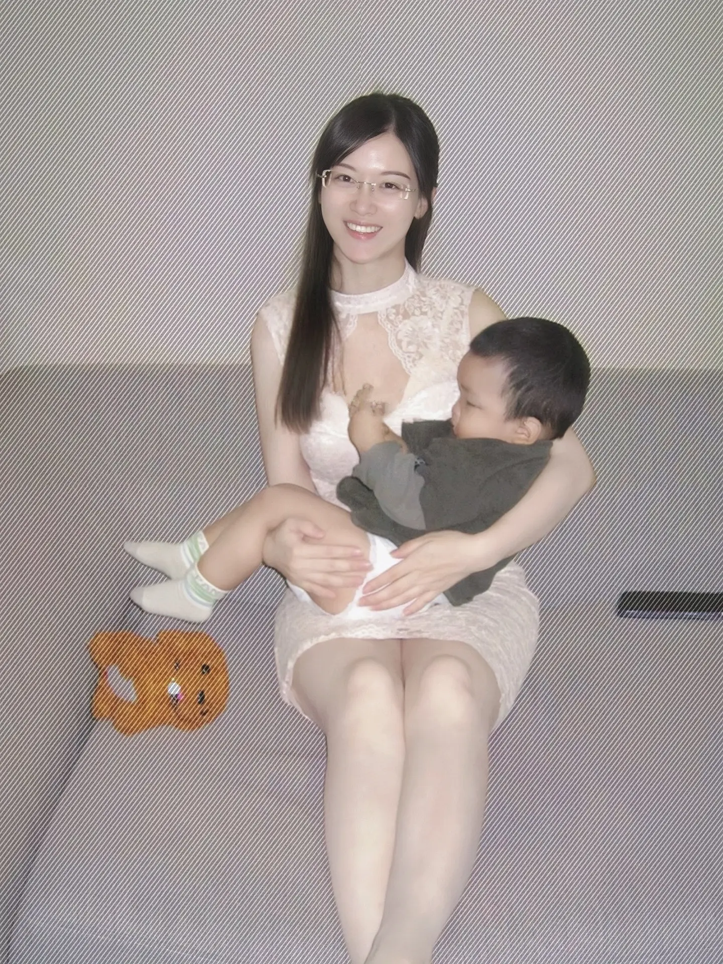 带娃少妇最迷人