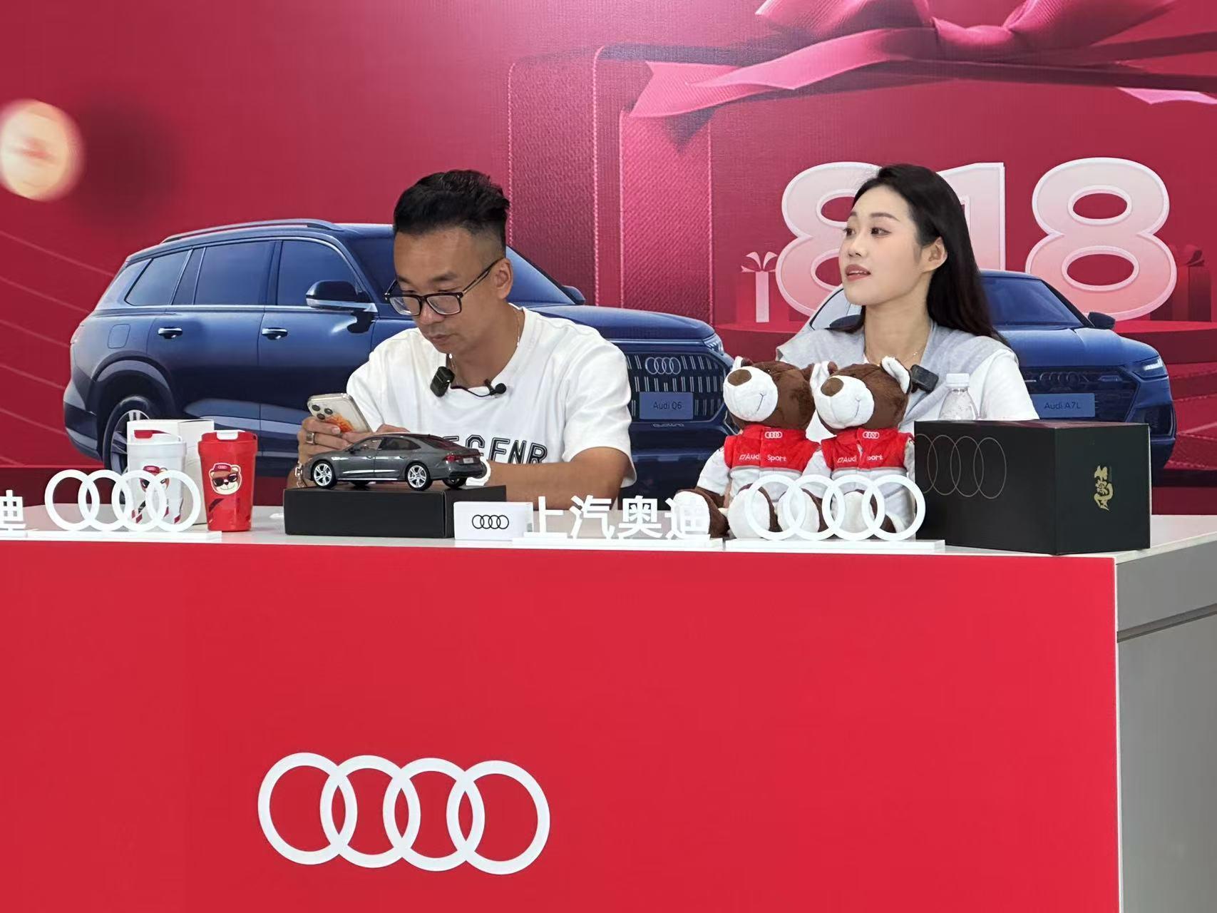 导演说：刚彩排很顺利，就是两人色差有点大。于是，我的化妆师又准备发猛力了！等下看