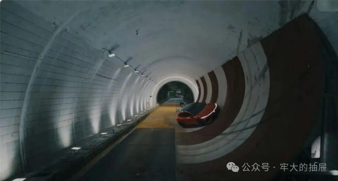 岚图这波策划属实把流量玩明白了，而且非常成功。先放视频，这个视频呢看着很假。然后