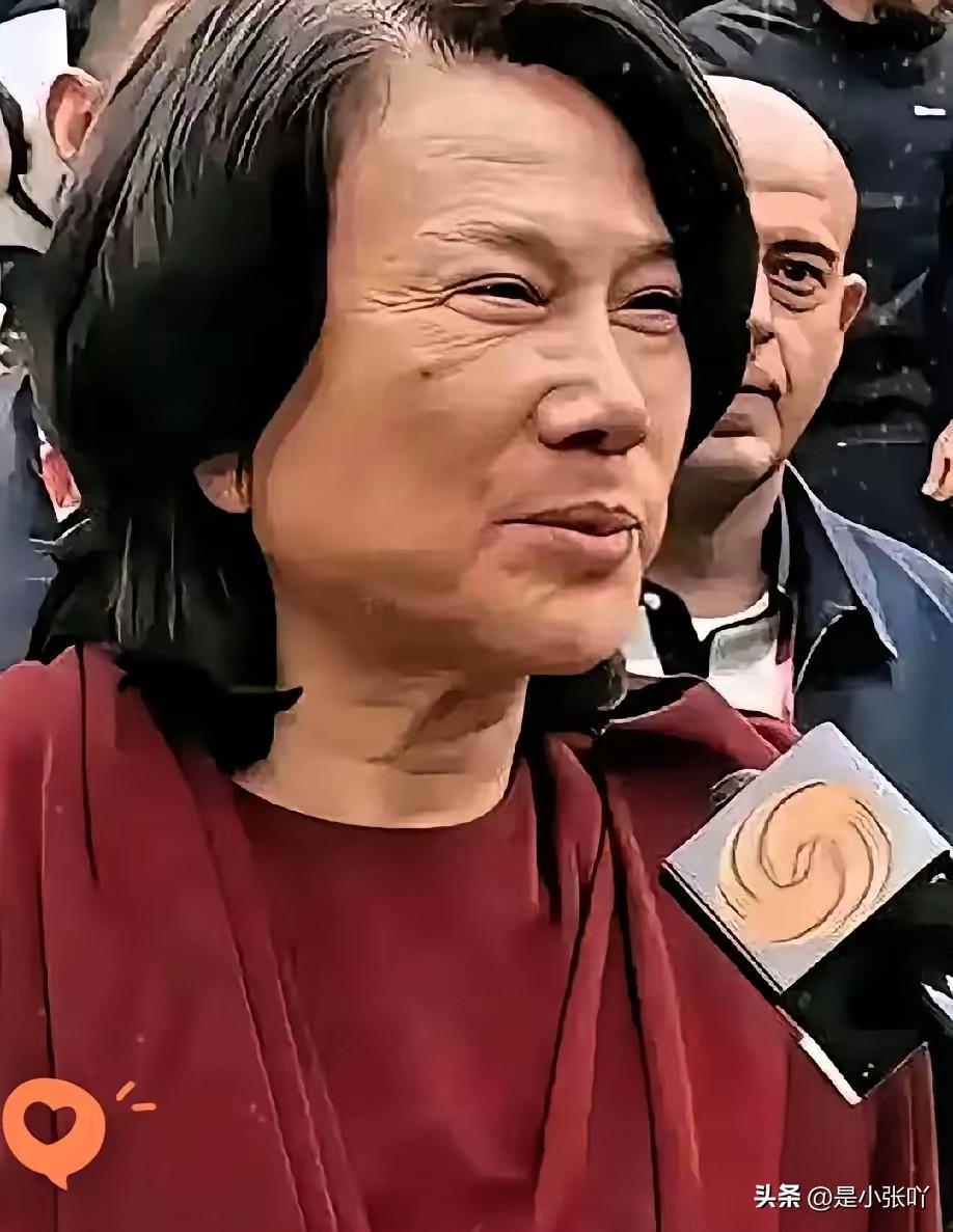 女强人也跟不上时代了
格力的利润和业绩罕见出现了下滑，虽然幅度不大。董明珠还是感