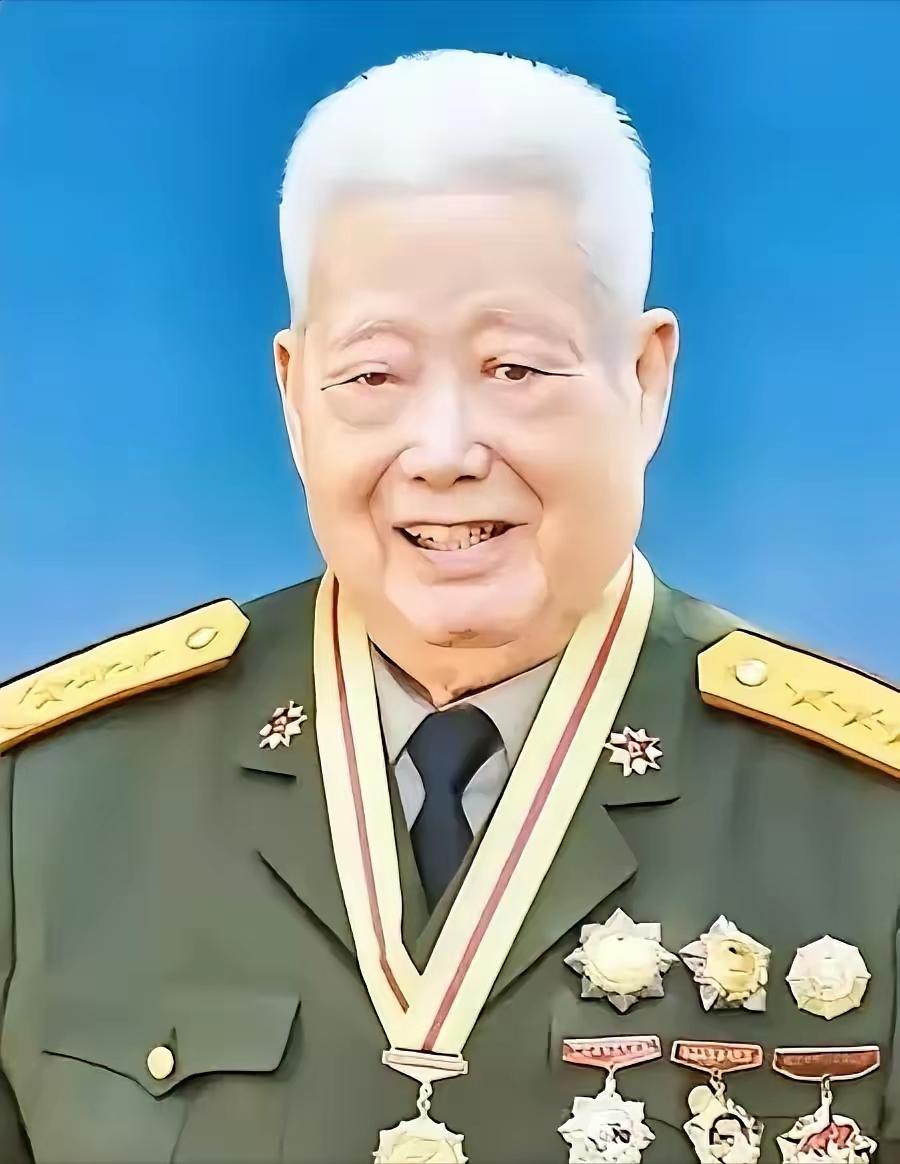 1950年，雷州半岛的海风，带着咸腥味，解放海南在即，潮湿的作战室里，韩先楚期盼