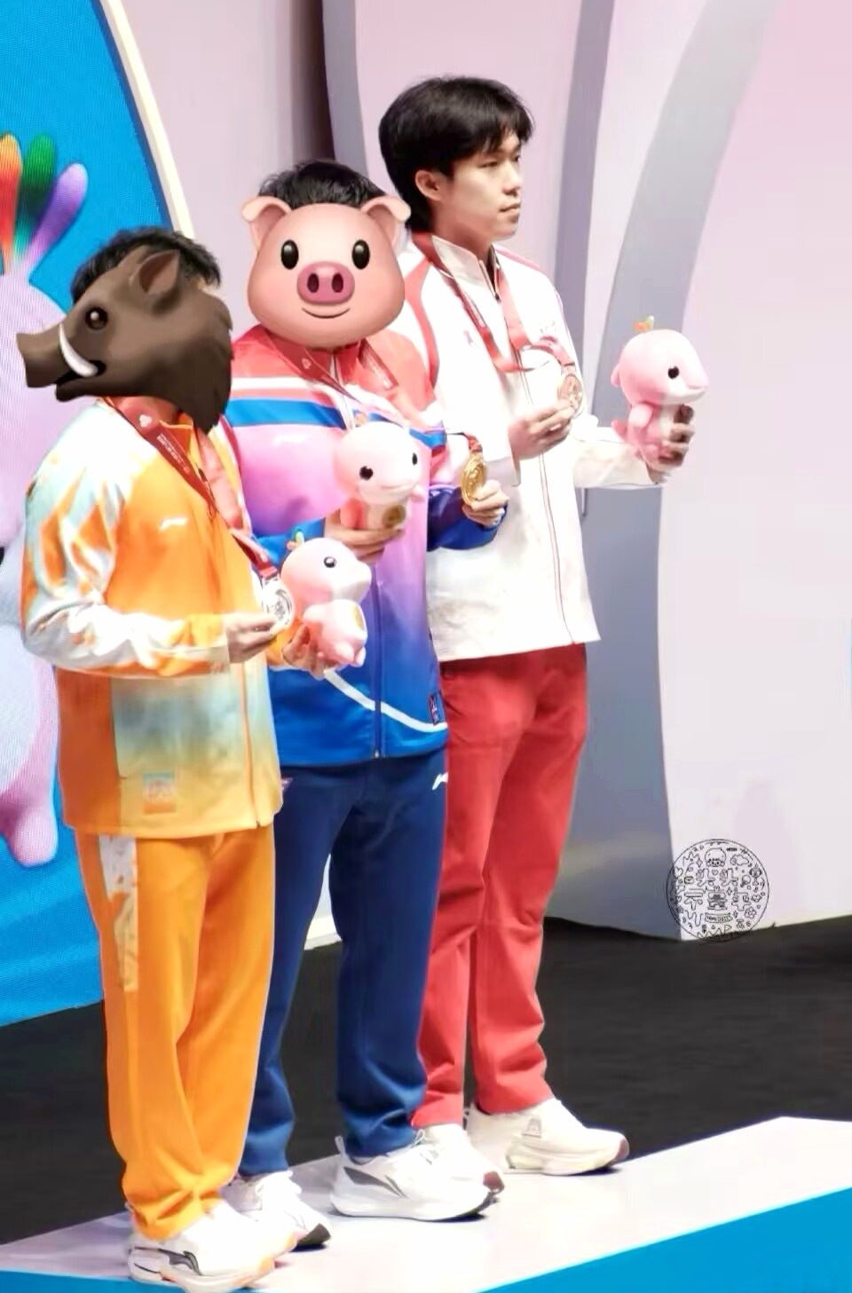 现实中的本事已技止此耳，沉溺于虚拟的自我满足也情有可原。看来“P图权”是你们唯一