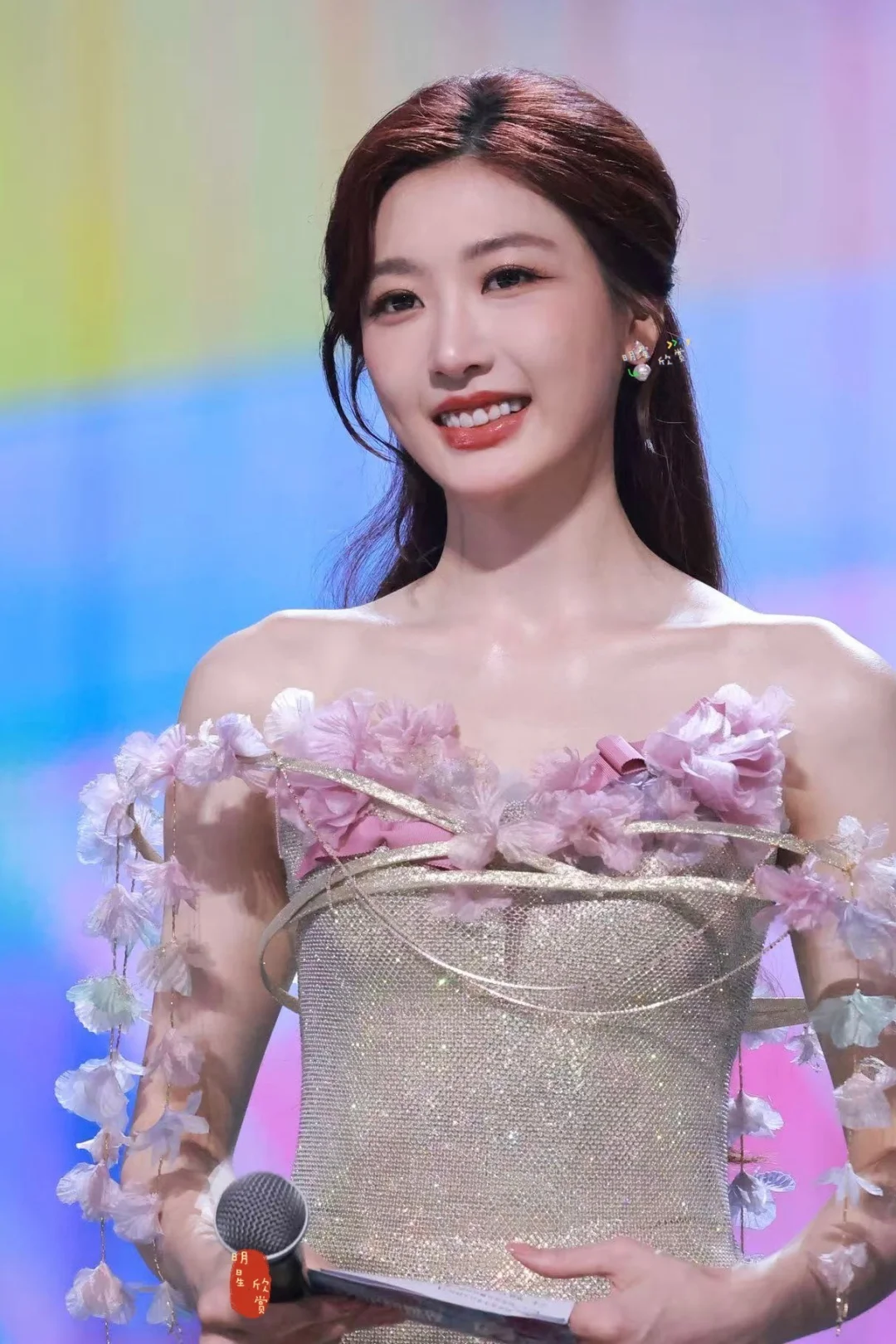 孙乐言把夏之花穿身上了，芬芳得刚刚好
