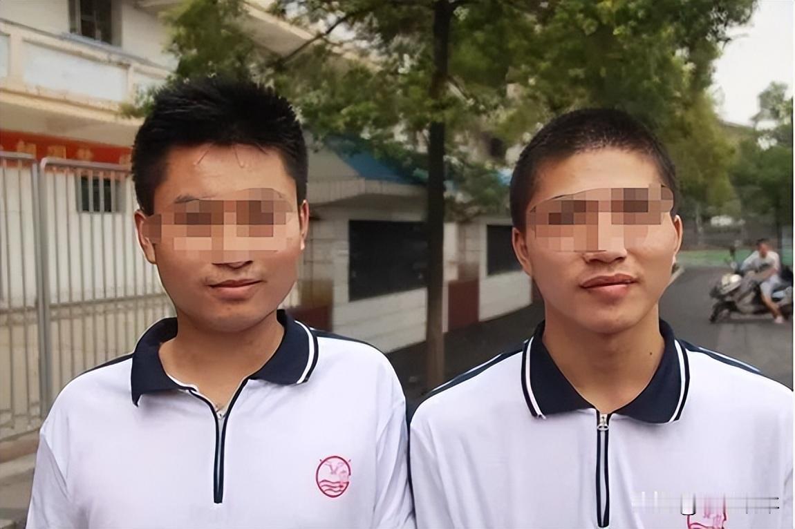 8年前，江西2位“夺刀少年”为救全车人错过高考，拒绝清华破格录取！11年后，他们