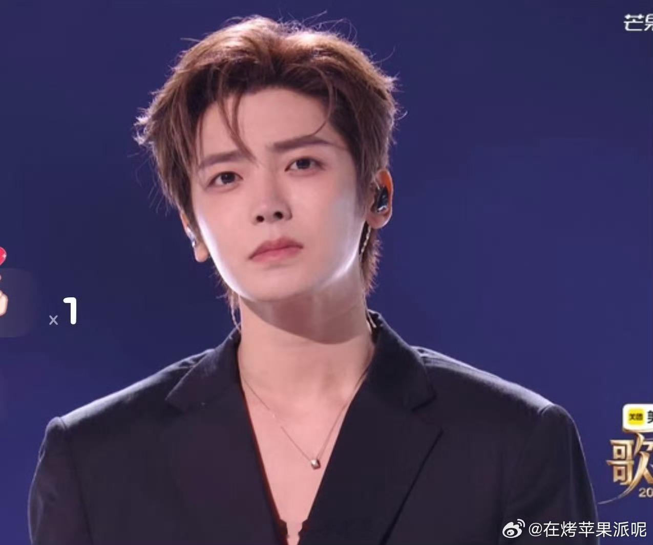 侯明昊高音还是舒适区 侯明昊的演唱全程稳得惊人，再高的音都处在舒适音域，音色清亮