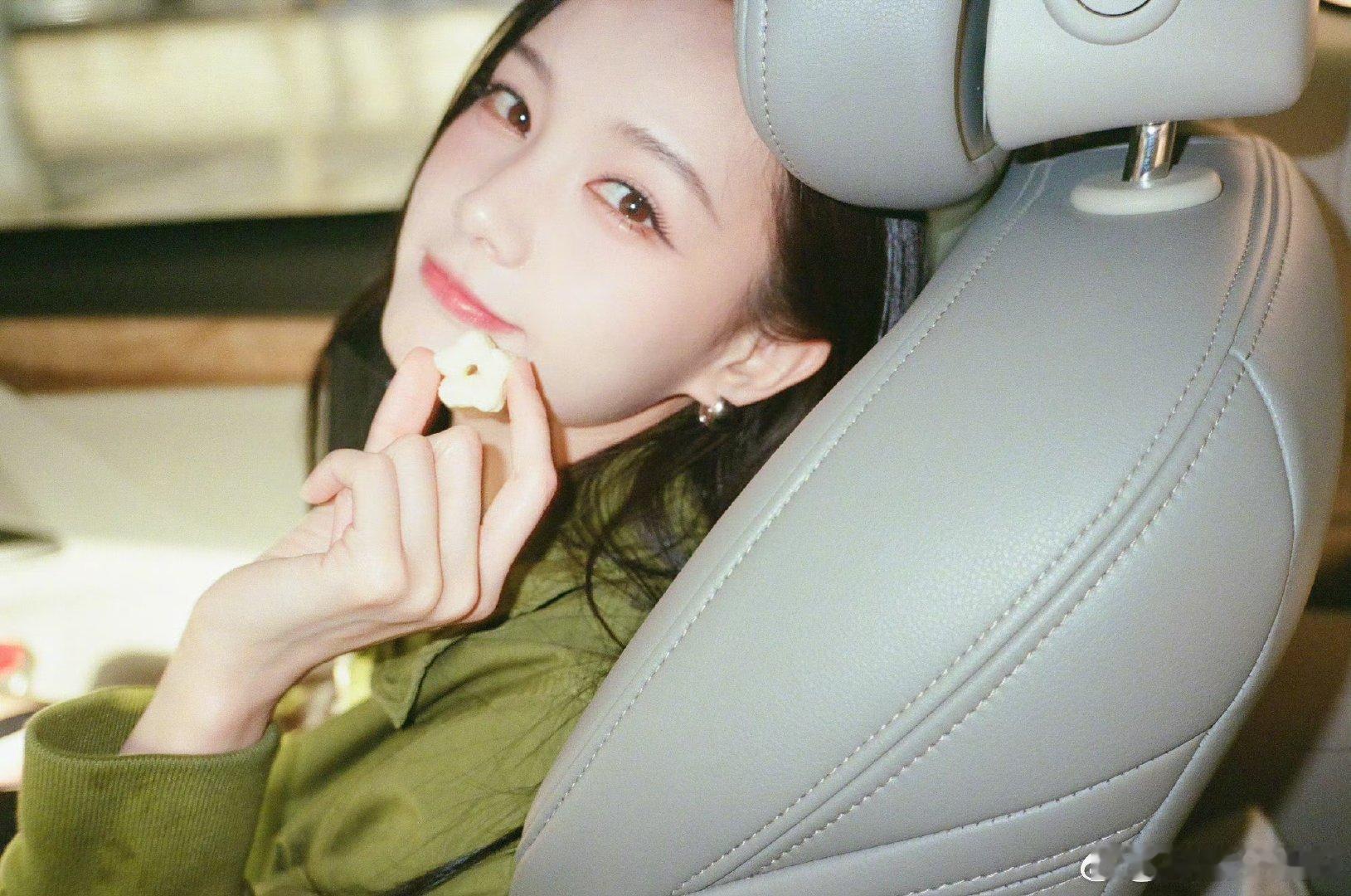 李一桐 女人的背后永远是我们自己李一桐新年新身份“李总”！宠粉又霸气，清醒发言值