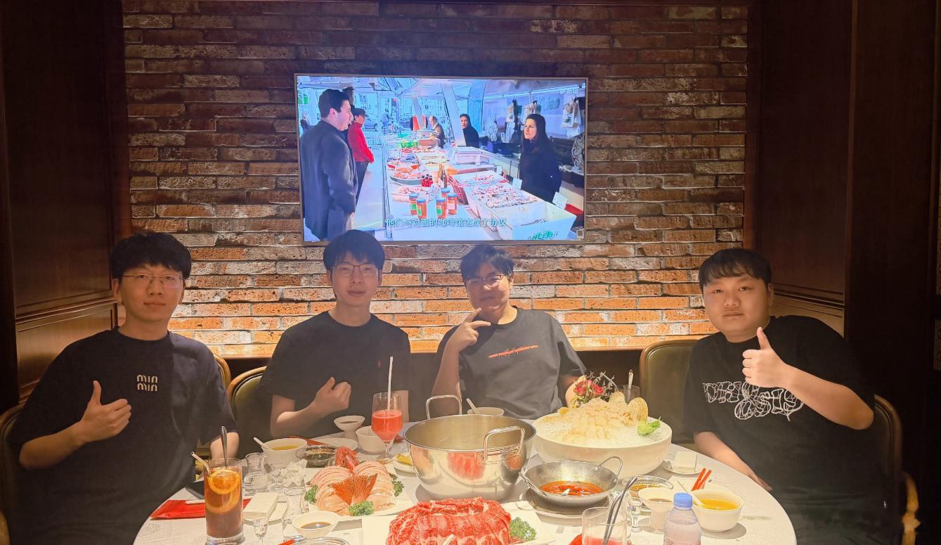 22JDG确实强啊~22JDG重聚爱笑369牙膏Hope聚餐 ​​​ Bin有双