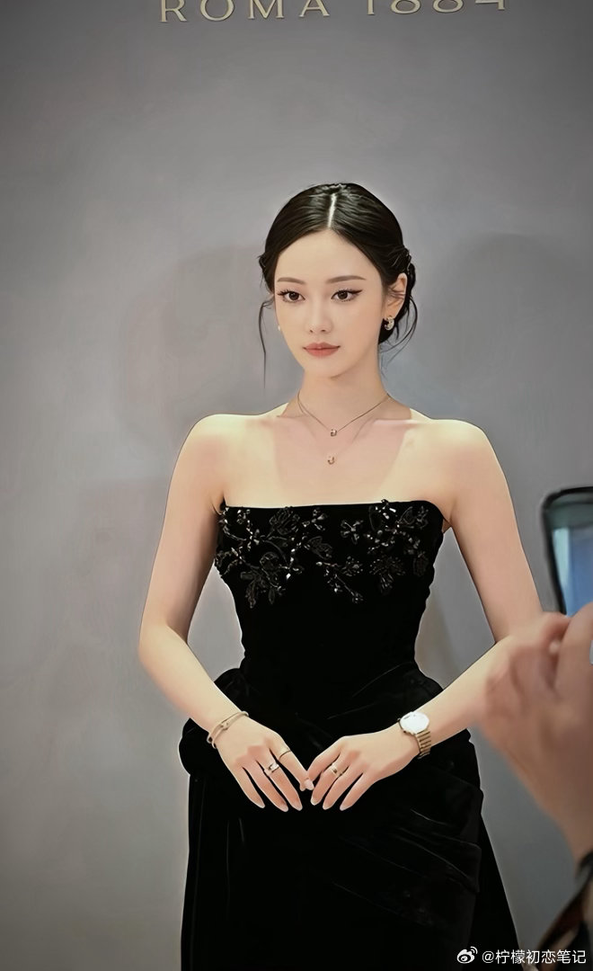 宁艺卓美成这样了宁艺卓线下美成这样了终于体会到什么叫线下颜值杀，宁艺卓现场出镜自