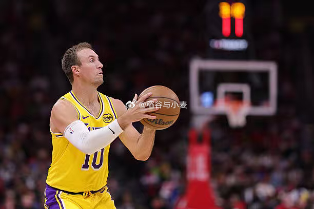 卢克-肯纳德本赛季至今的三分命中率是48.3%，加盟湖人后的三分命中率一度超过五