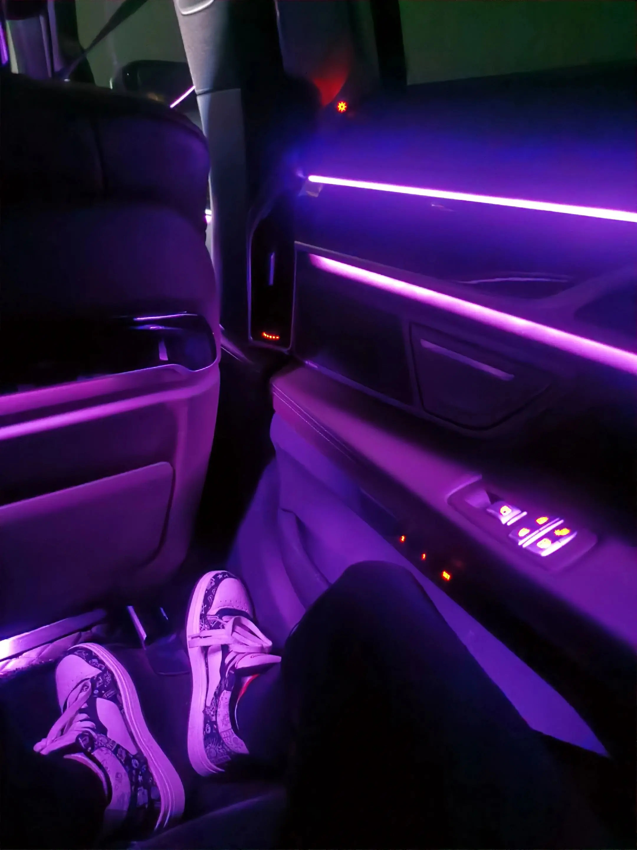 “我要做个高冷的女人 身边懂我的 见过我的 不要拆穿我 谢谢”