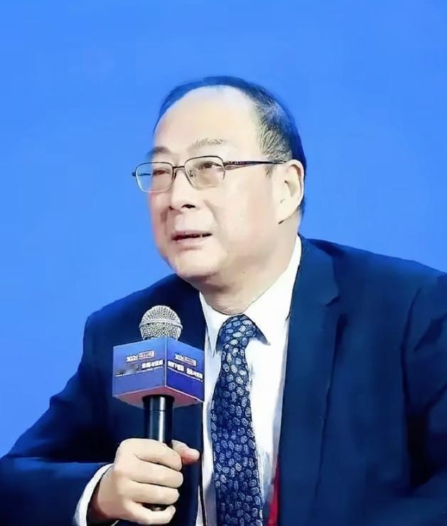 金灿荣有个推演，信息量极大。 

他说，如果美国真把格陵兰岛给吞了，普京那边，估