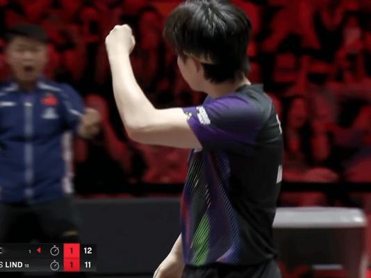 王楚钦你真棒！3-1战胜林德，顺利晋级！
第三局1:7落后到13:11赢下！
