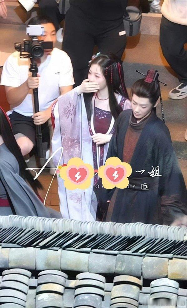 虞书欣侯明昊念相思剧里同框照，两个人状态如何 