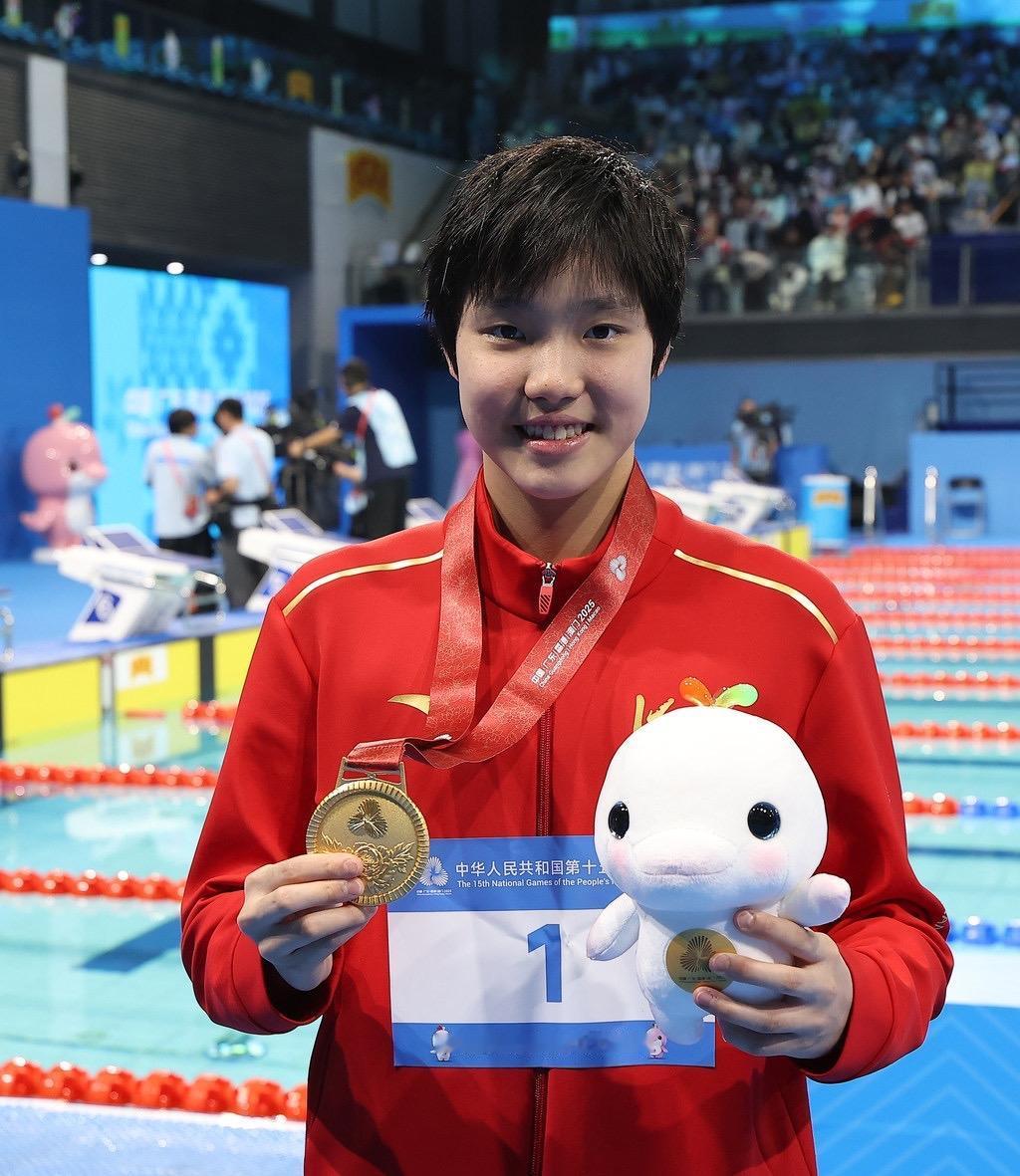 河北保定飞出的金凤凰

天才少女于子迪以2分05秒08的成绩夺得金牌。而且‌于子