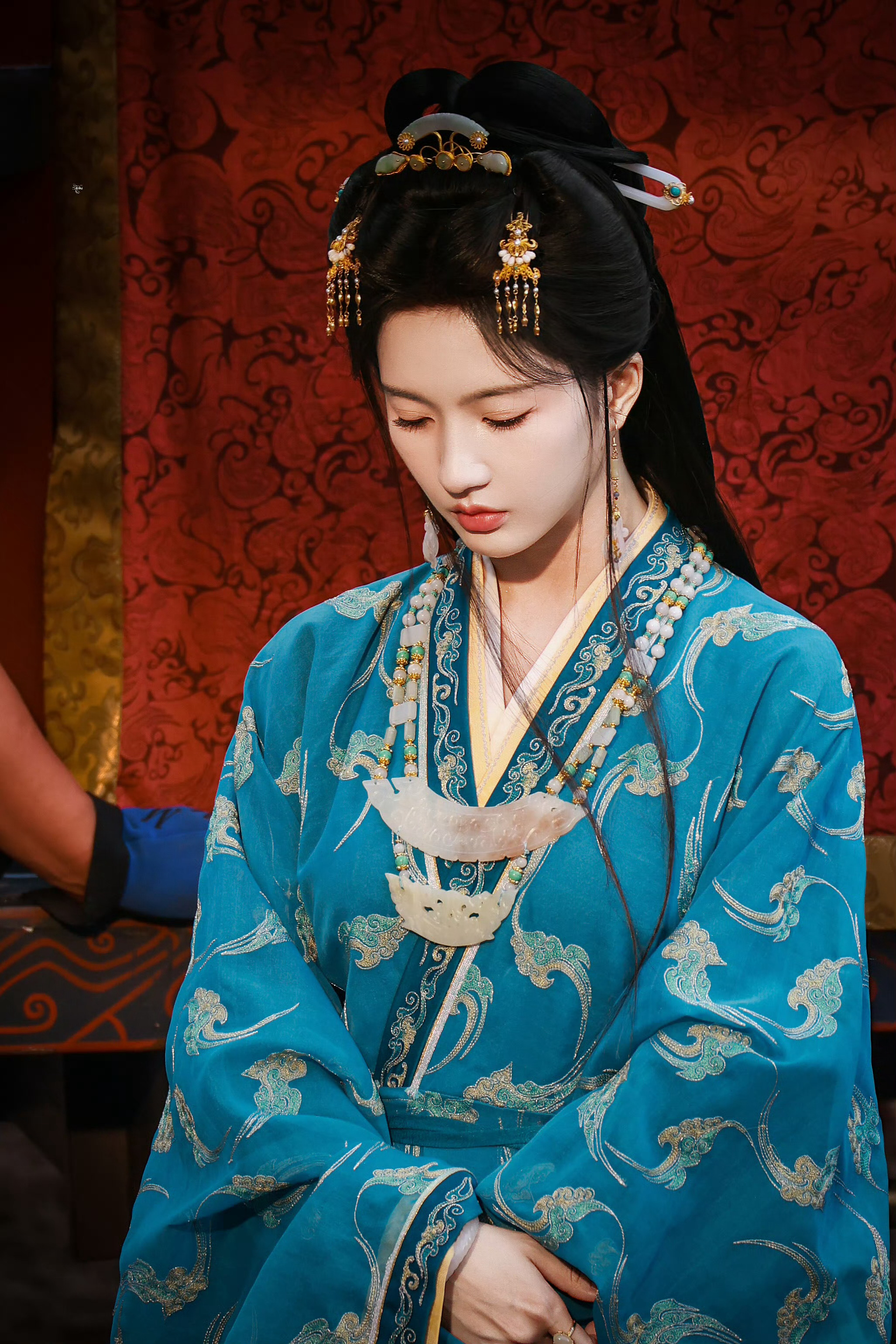 新的蓝衣～～～刘些宁 《归良辰》☽ 蓝衣（蓝黄）+鬓边簪+玉饰项链 