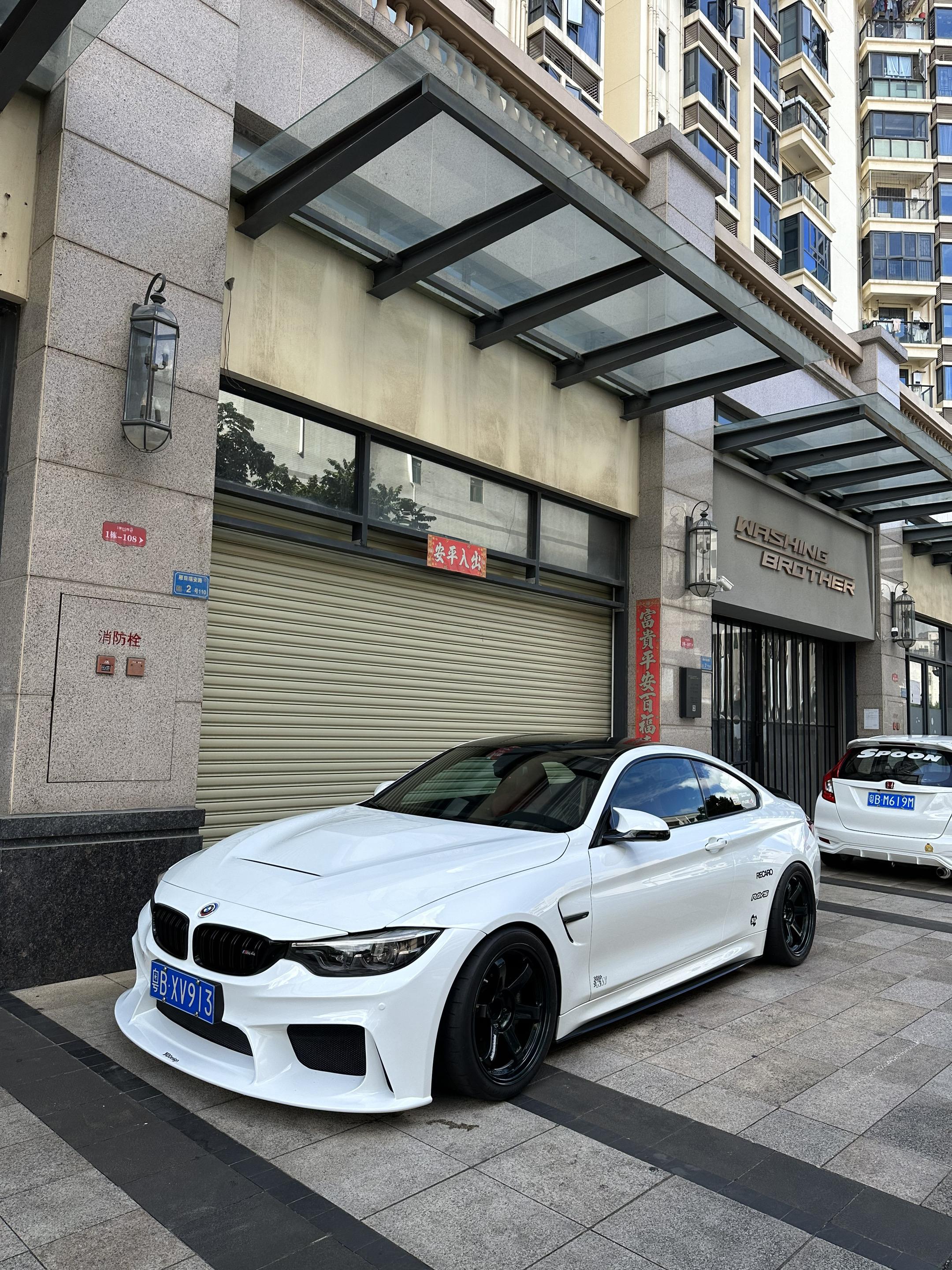 老旧燃油车 谁还在玩啊。