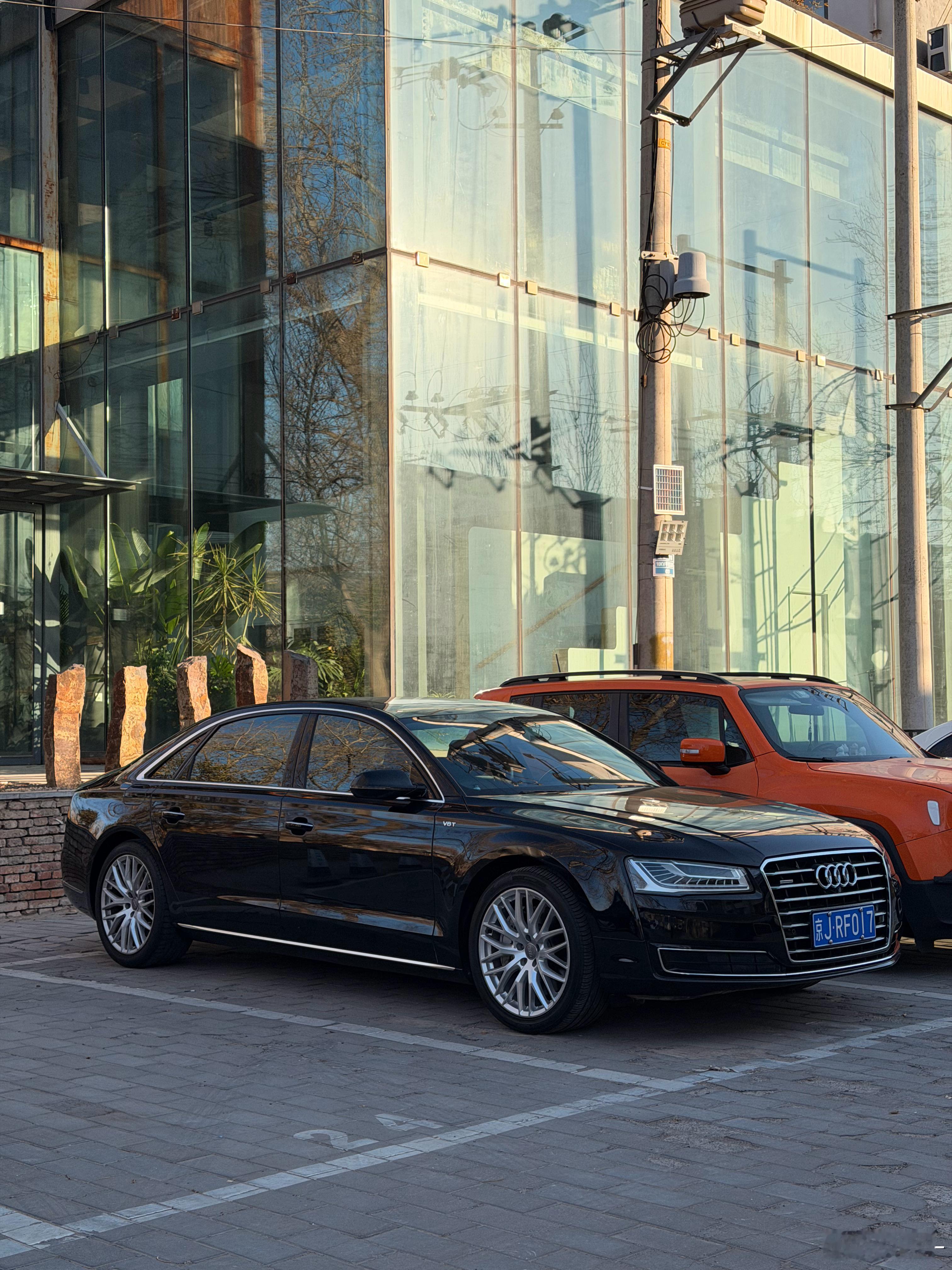 今天送奶油来排练节目，开着A8非常人贩即视感哈哈哈这8缸带闭缸油耗是真的低，今天