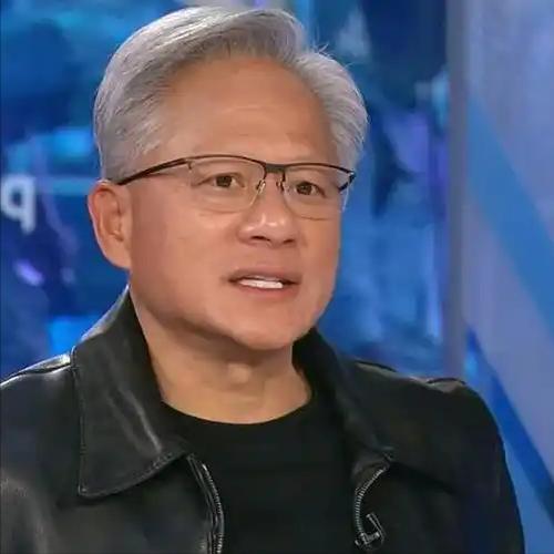 科技大佬黄仁勋说，英伟达上市，四万亿美元，这是全球第一个跨过四万亿的公司，未来不