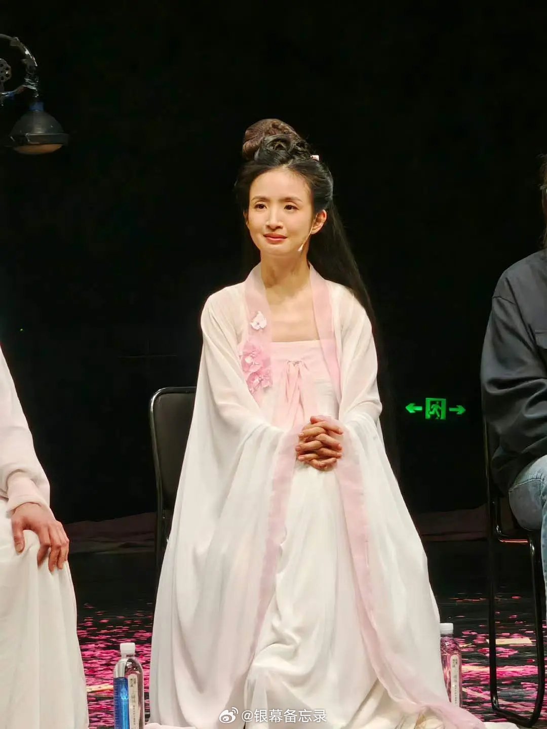 感觉林依晨产后衰老得特别明显，果然生育带来的身体损耗是藏不住的 