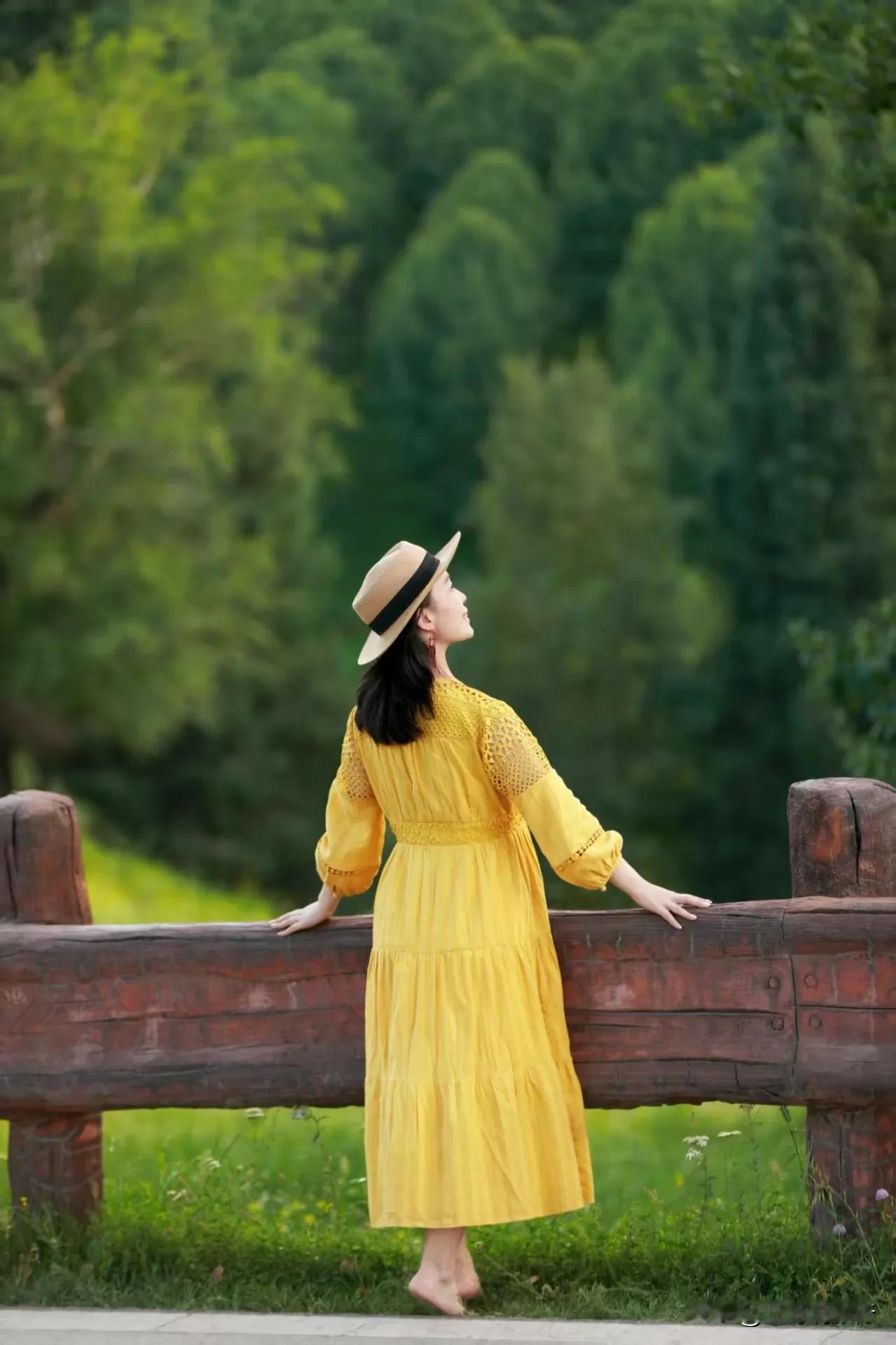 跟着自带“构图眼”的向导出发，每一帧都能拍出电影级画面。
       山坳里的