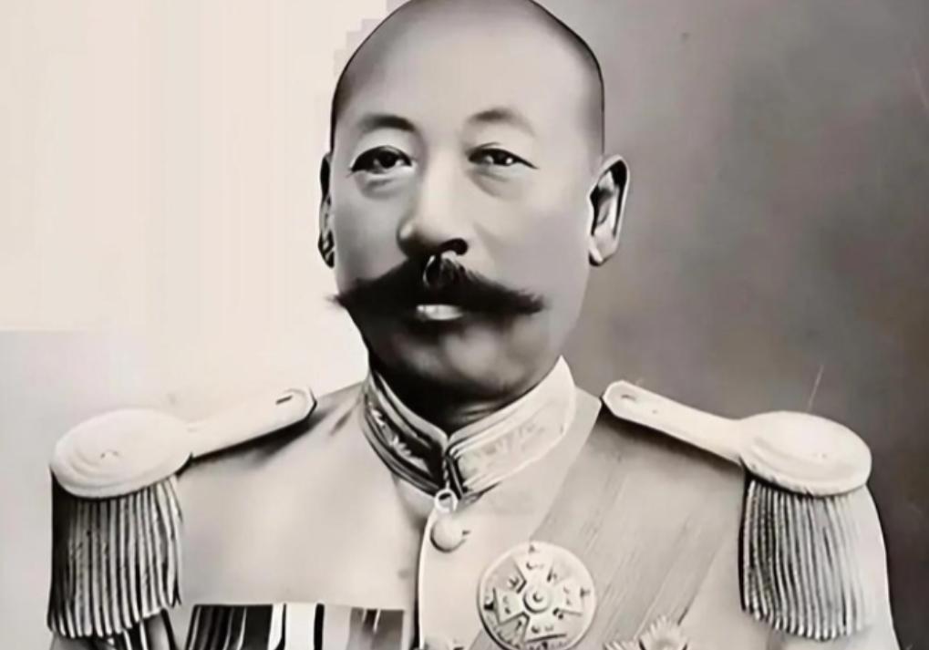 1912年，50岁的曹锟迎娶20岁的富家千金陈寒蕊，新婚夜，一番云雨过后，曹锟倒