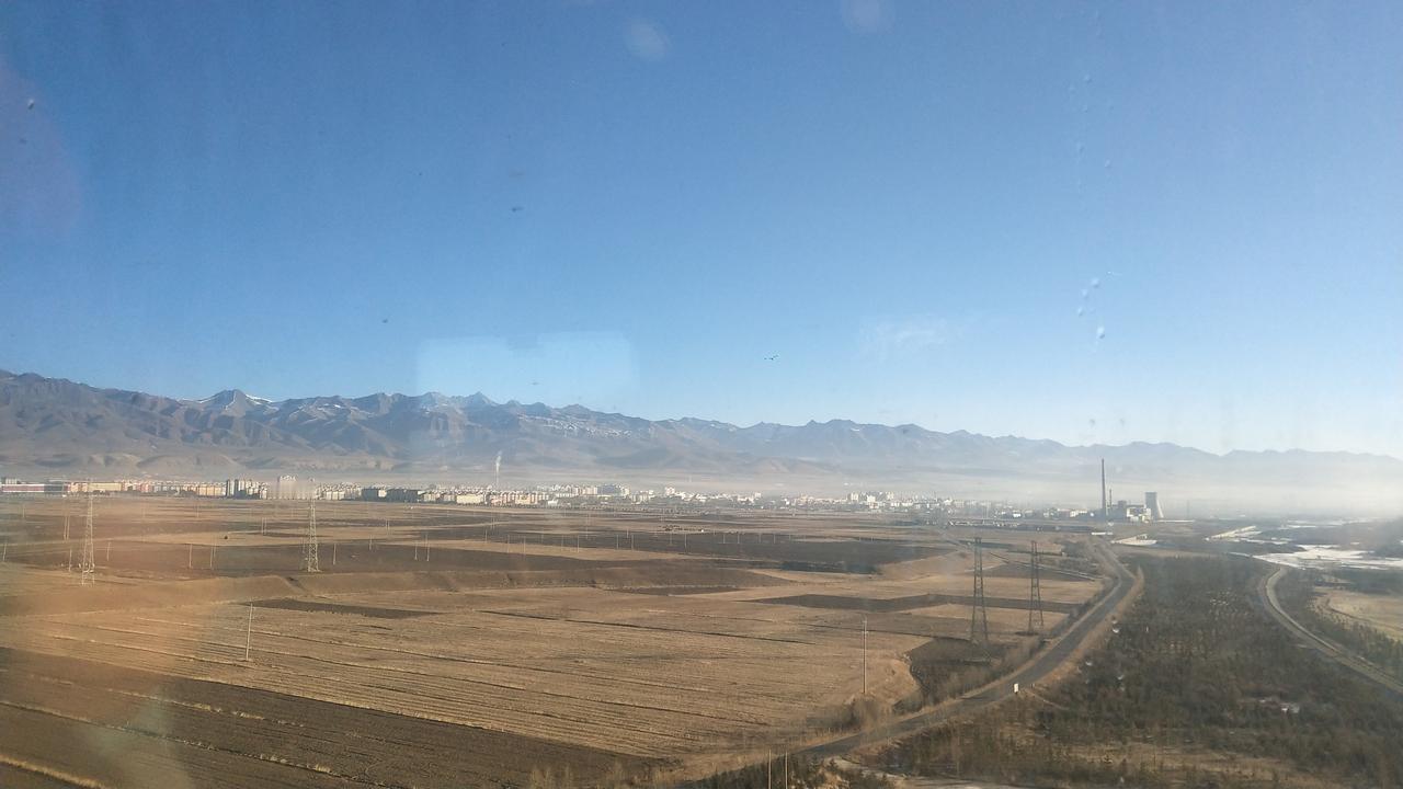 1月17日 星期六 昨日，自张掖出发至西安，历经甘肃青海陕西三省，列车穿行在高山