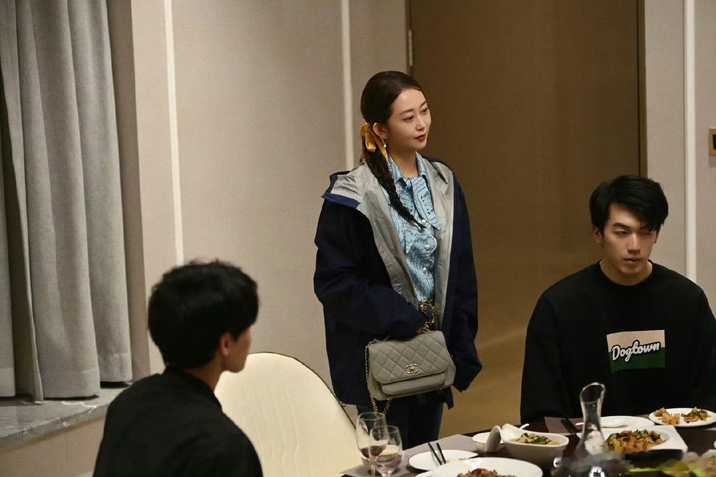招惹玫瑰女主渣得已经next level了这个颜值这个招人玫瑰的女主，太会抓住男