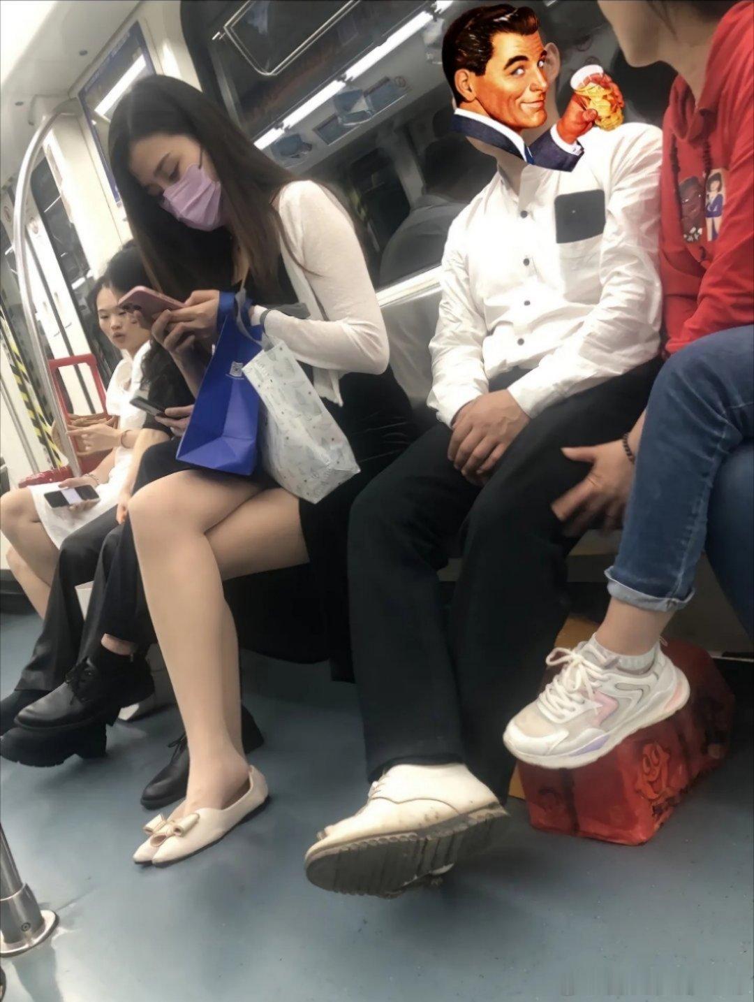 平底鞋配丝袜，可爱又感性～ ​​​
