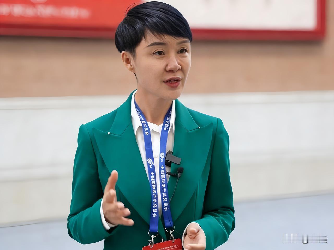 看了贺娇龙主任的消息，心里真挺不是滋味的。
 
说实话，这件事直接把我给“吓醒”